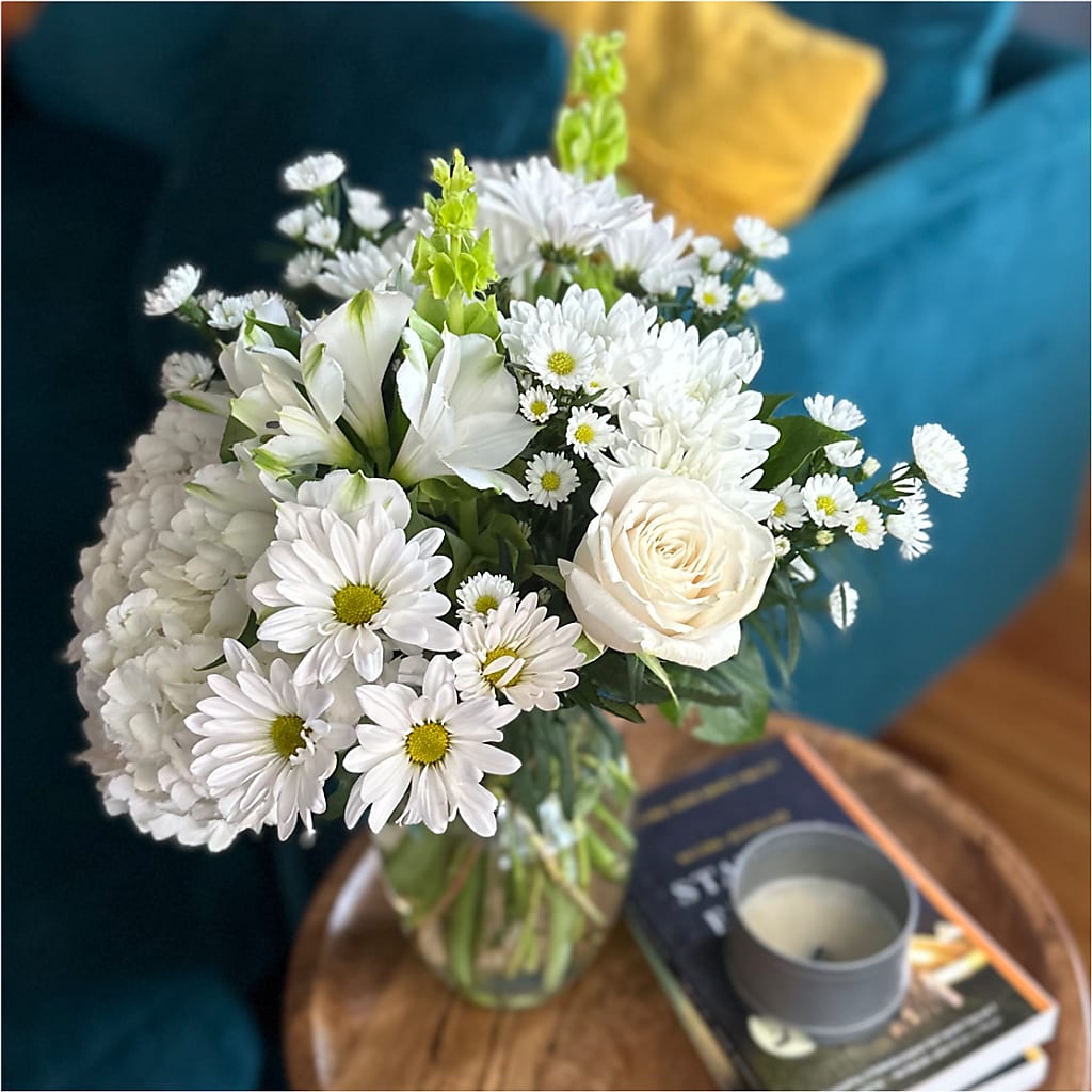 Classic Ivory – A Florist Original – HOORAY'S FROM HOLLYWOOD, Hollywood FL
